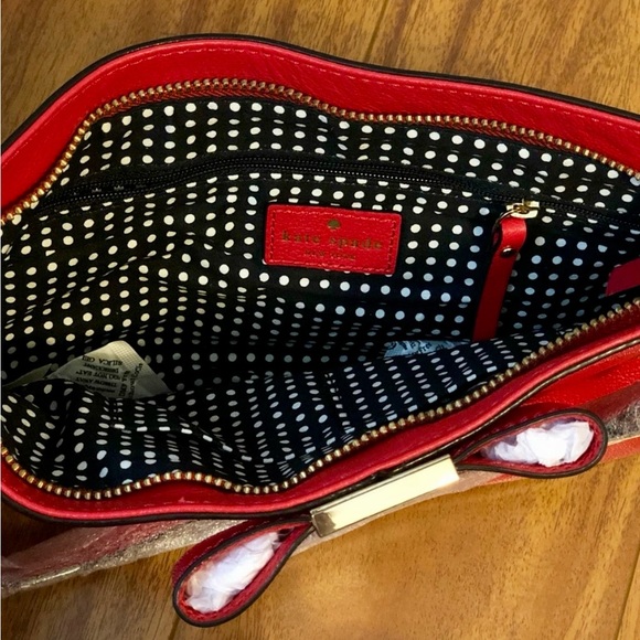 🔺Kate Spade Leather Bag
🔺Mint condition, barely used
🔺Cherry red w/gold hardware - Picture 2 of 7